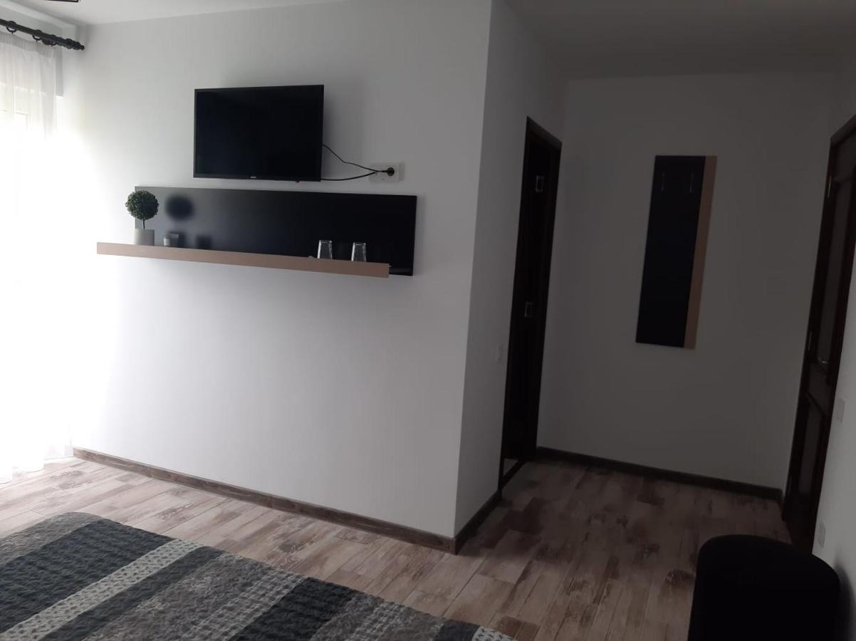 Casa Dumitru 호텔 Ceraşul 외부 사진