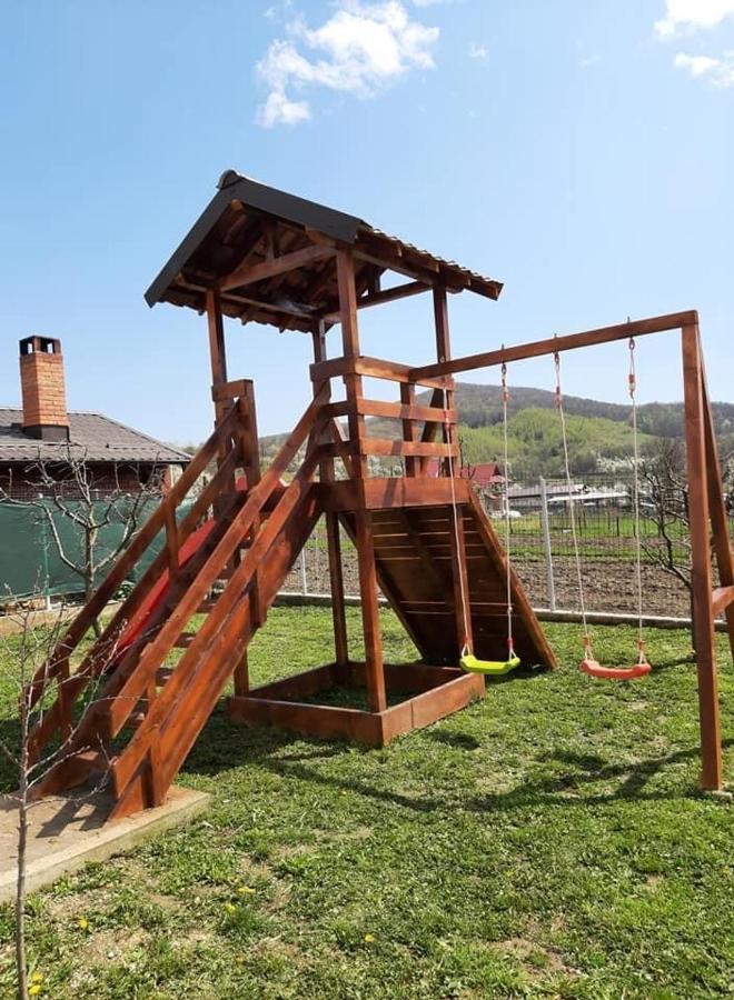 Casa Dumitru 호텔 Ceraşul 외부 사진
